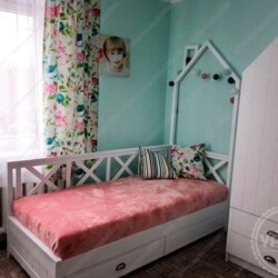 кровать с изголовьем домиком Le Frant plus